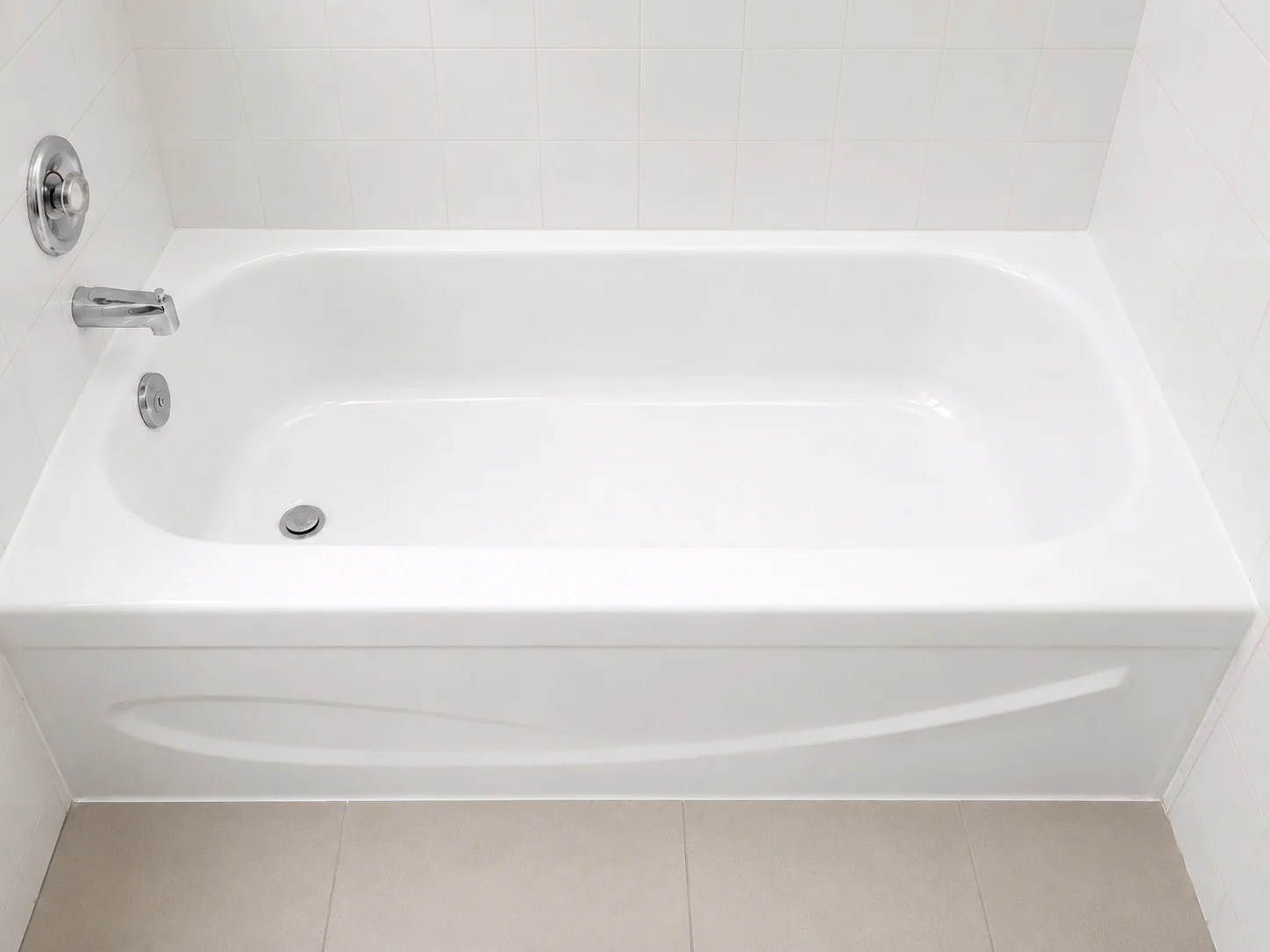 White bathtub surface after removal and renewal of a failed coating