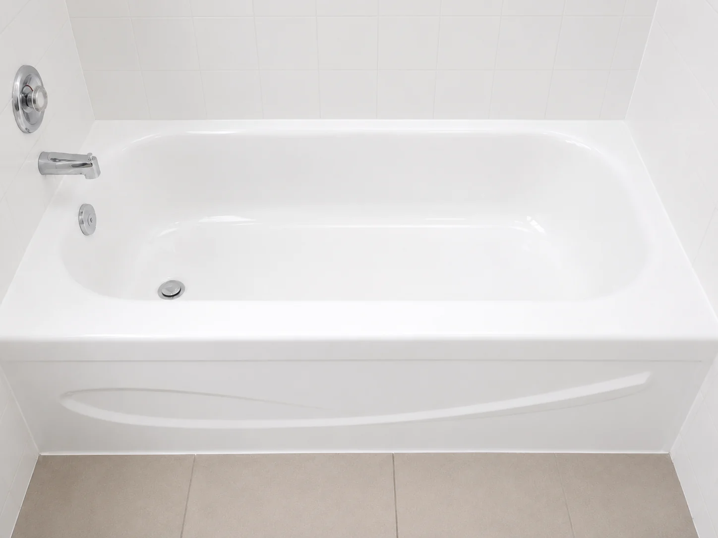 Smooth bathtub surface after reglazing